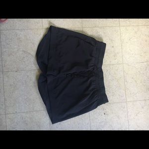 Lululemon shorts size 8 excellent condition